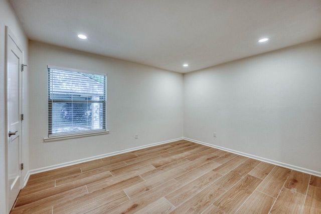 319 Columbine ST, Meadowlakes, TX 78654
