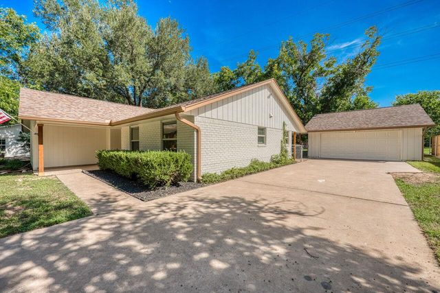 319 Columbine ST, Meadowlakes, TX 78654