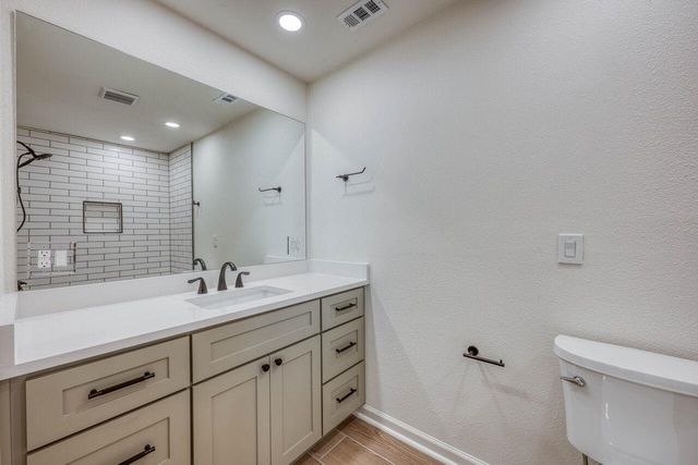 319 Columbine ST, Meadowlakes, TX 78654