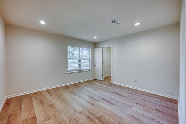 319 Columbine ST, Meadowlakes, TX 78654