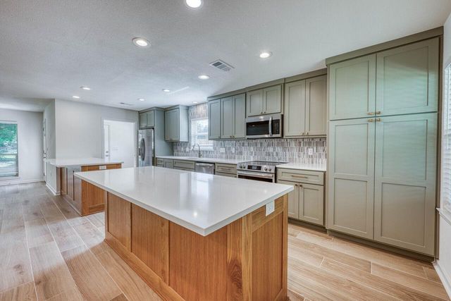 319 Columbine ST, Meadowlakes, TX 78654