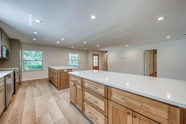 319 Columbine ST, Meadowlakes, TX 78654