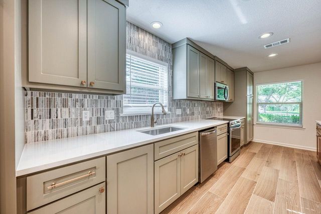 319 Columbine ST, Meadowlakes, TX 78654