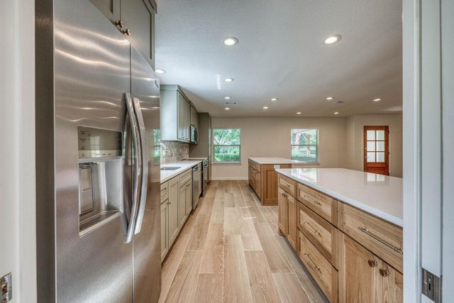 319 Columbine ST, Meadowlakes, TX 78654