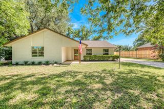 319 Columbine ST, Meadowlakes, TX 78654