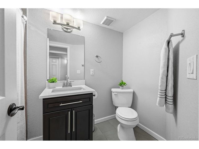 323 E Briarwood Dr, Centennial, CO 80122