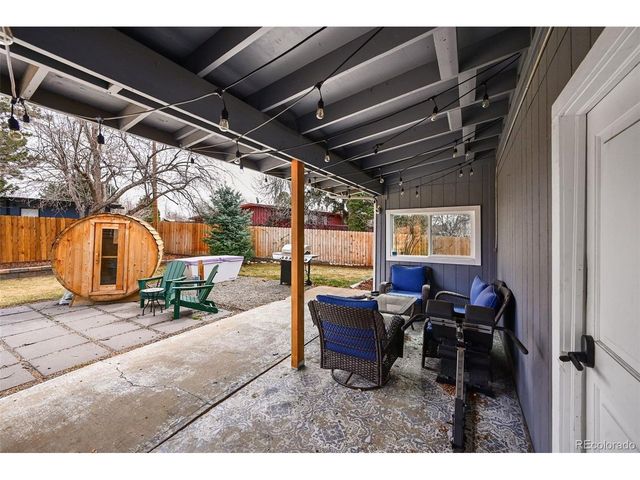 323 E Briarwood Dr, Centennial, CO 80122