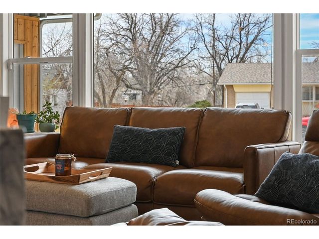 323 E Briarwood Dr, Centennial, CO 80122