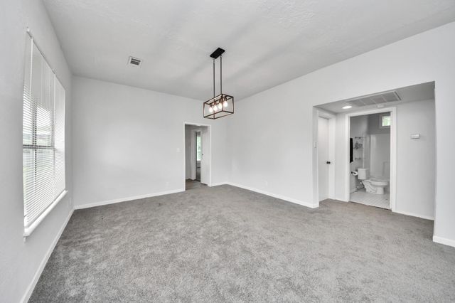 114 N Holmes Street, La Porte, TX 77571