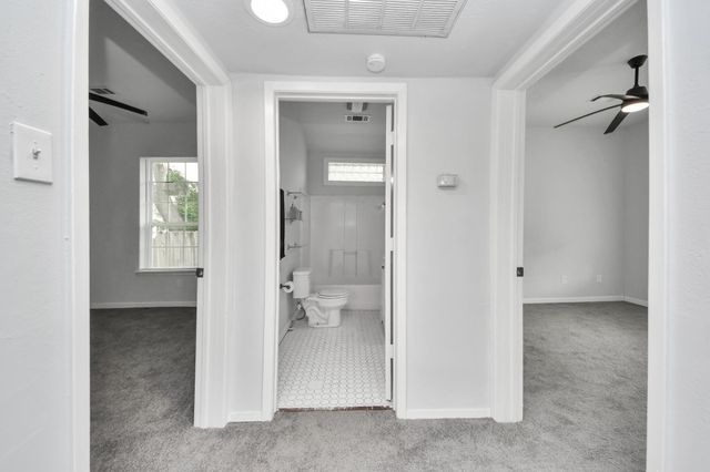 114 N Holmes Street, La Porte, TX 77571