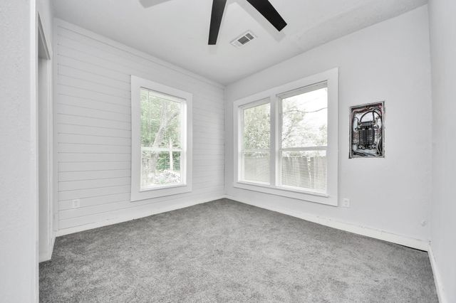 114 N Holmes Street, La Porte, TX 77571