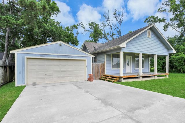 114 N Holmes Street, La Porte, TX 77571