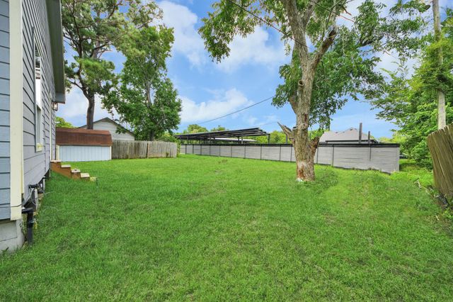 114 N Holmes Street, La Porte, TX 77571