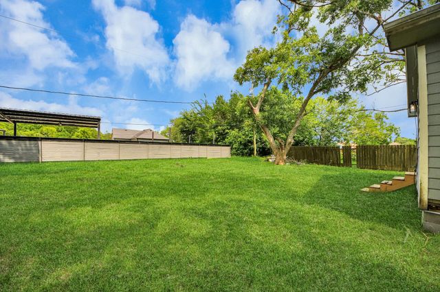 114 N Holmes Street, La Porte, TX 77571