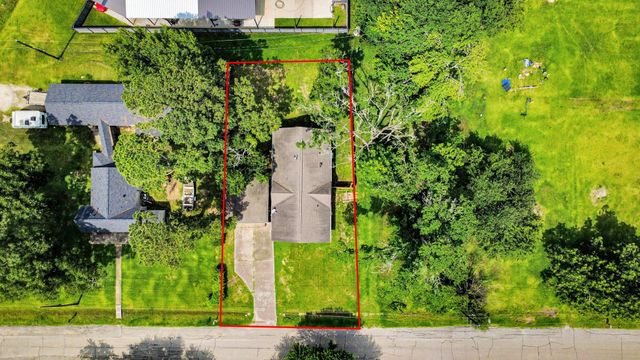 114 N Holmes Street, La Porte, TX 77571