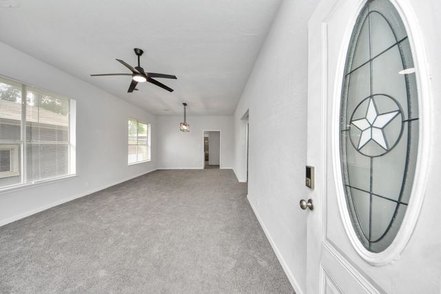 114 N Holmes Street, La Porte, TX 77571