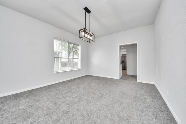 114 N Holmes Street, La Porte, TX 77571