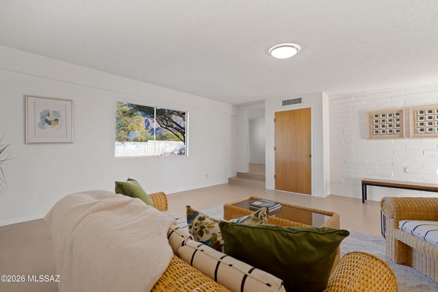 7140 N Edgewood Place, Tucson, AZ 85704