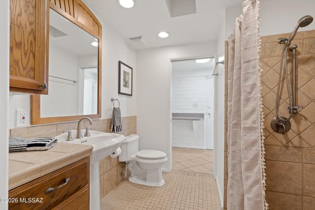 7140 N Edgewood Place, Tucson, AZ 85704