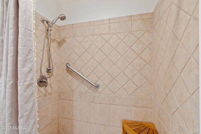 7140 N Edgewood Place, Tucson, AZ 85704