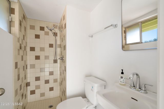 7140 N Edgewood Place, Tucson, AZ 85704