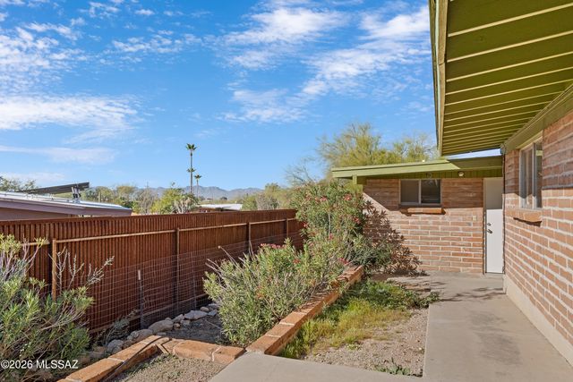 7140 N Edgewood Place, Tucson, AZ 85704