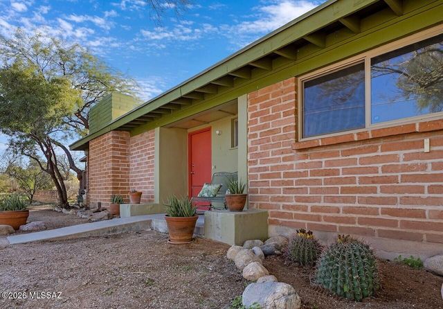 7140 N Edgewood Place, Tucson, AZ 85704