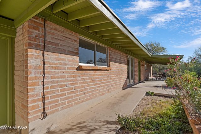 7140 N Edgewood Place, Tucson, AZ 85704