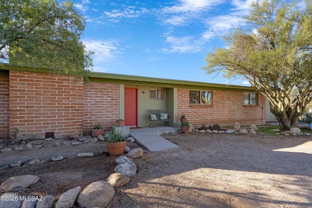 7140 N Edgewood Place, Tucson, AZ 85704