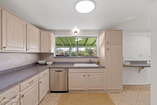 7140 N Edgewood Place, Tucson, AZ 85704