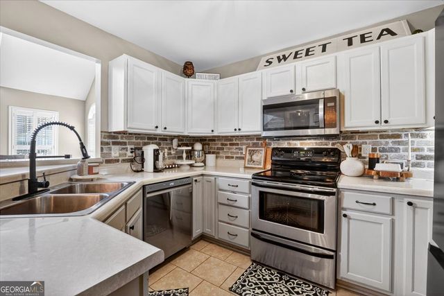 166 Howard Court, Gray, GA 31032