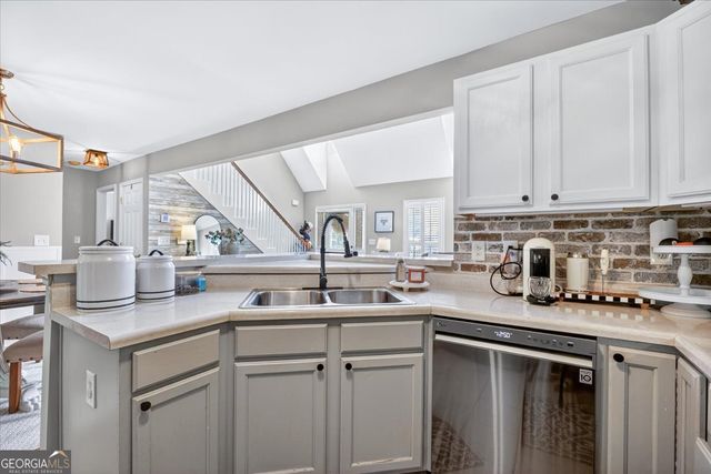166 Howard Court, Gray, GA 31032