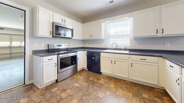 308 Parkton Drive, Richlands, NC 28574