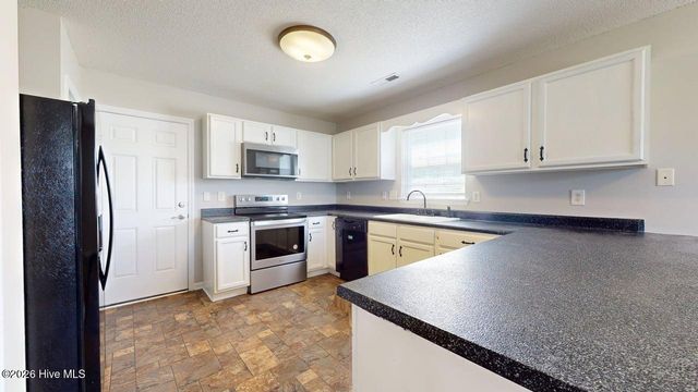 308 Parkton Drive, Richlands, NC 28574