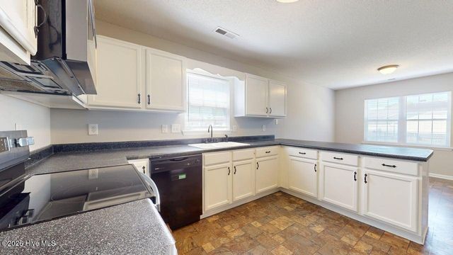 308 Parkton Drive, Richlands, NC 28574