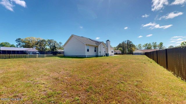 308 Parkton Drive, Richlands, NC 28574