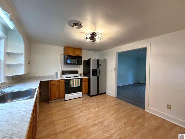 314 Irvan St, Murray, KY 42071