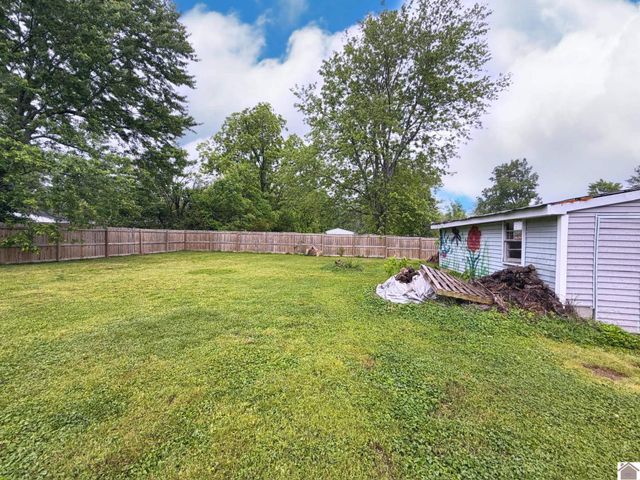 314 Irvan St, Murray, KY 42071