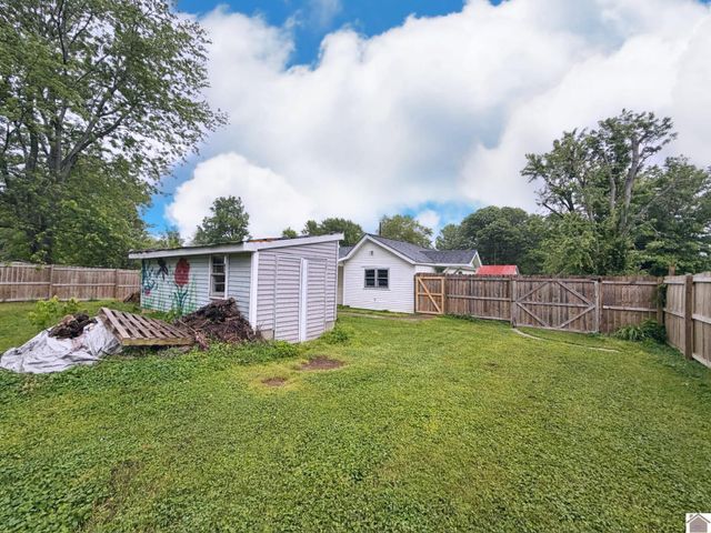 314 Irvan St, Murray, KY 42071