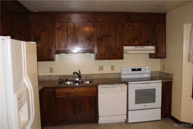 7401 Velvet Antler Dr, Midlothian, VA 23112