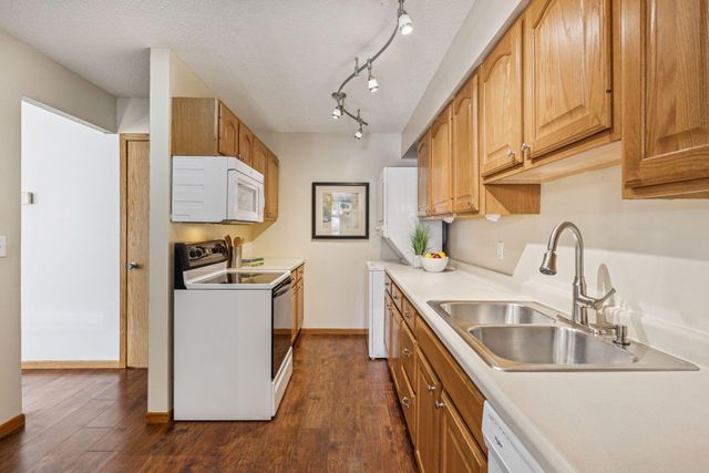 2425 Unity Avenue N, Golden Valley, MN 55422