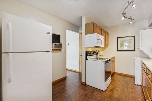 2425 Unity Avenue N, Golden Valley, MN 55422