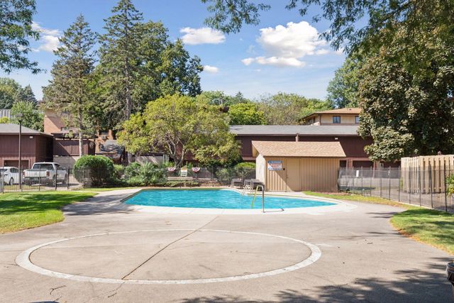 2425 Unity Avenue N, Golden Valley, MN 55422