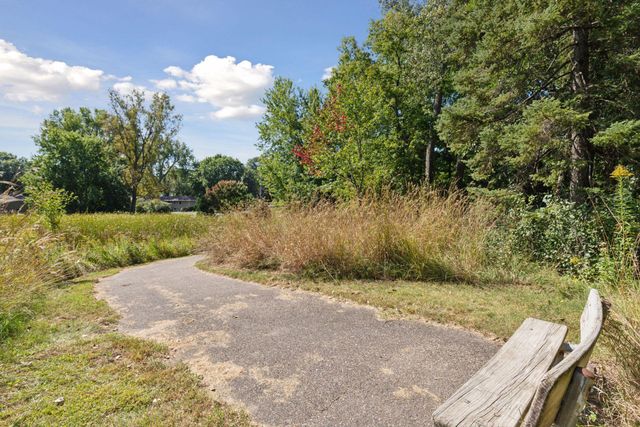 2425 Unity Avenue N, Golden Valley, MN 55422