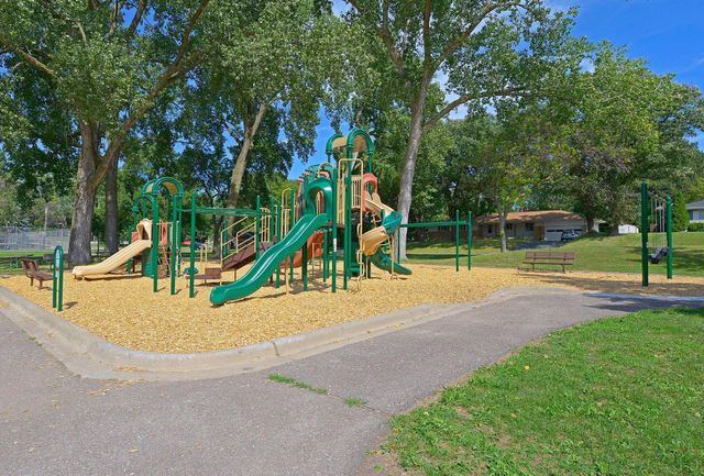 2425 Unity Avenue N, Golden Valley, MN 55422