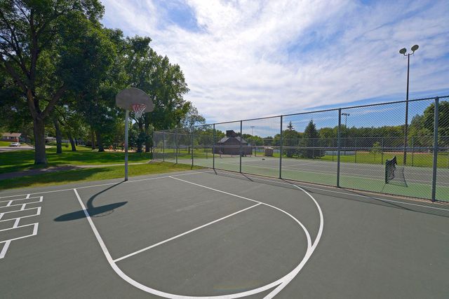 2425 Unity Avenue N, Golden Valley, MN 55422