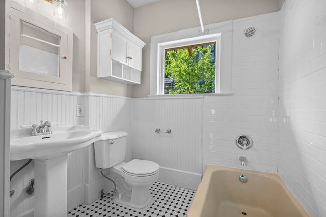 1715 College Avenue, Fort Worth, TX 76110