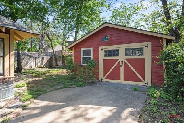 1715 College Avenue, Fort Worth, TX 76110