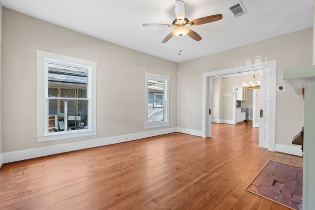 1715 College Avenue, Fort Worth, TX 76110