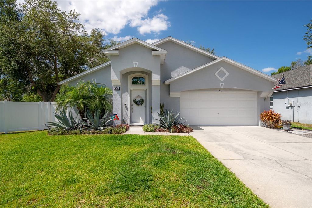 Image 2 of property listing at 8507 TIARA PARK WAY, Tampa, FL 33635
